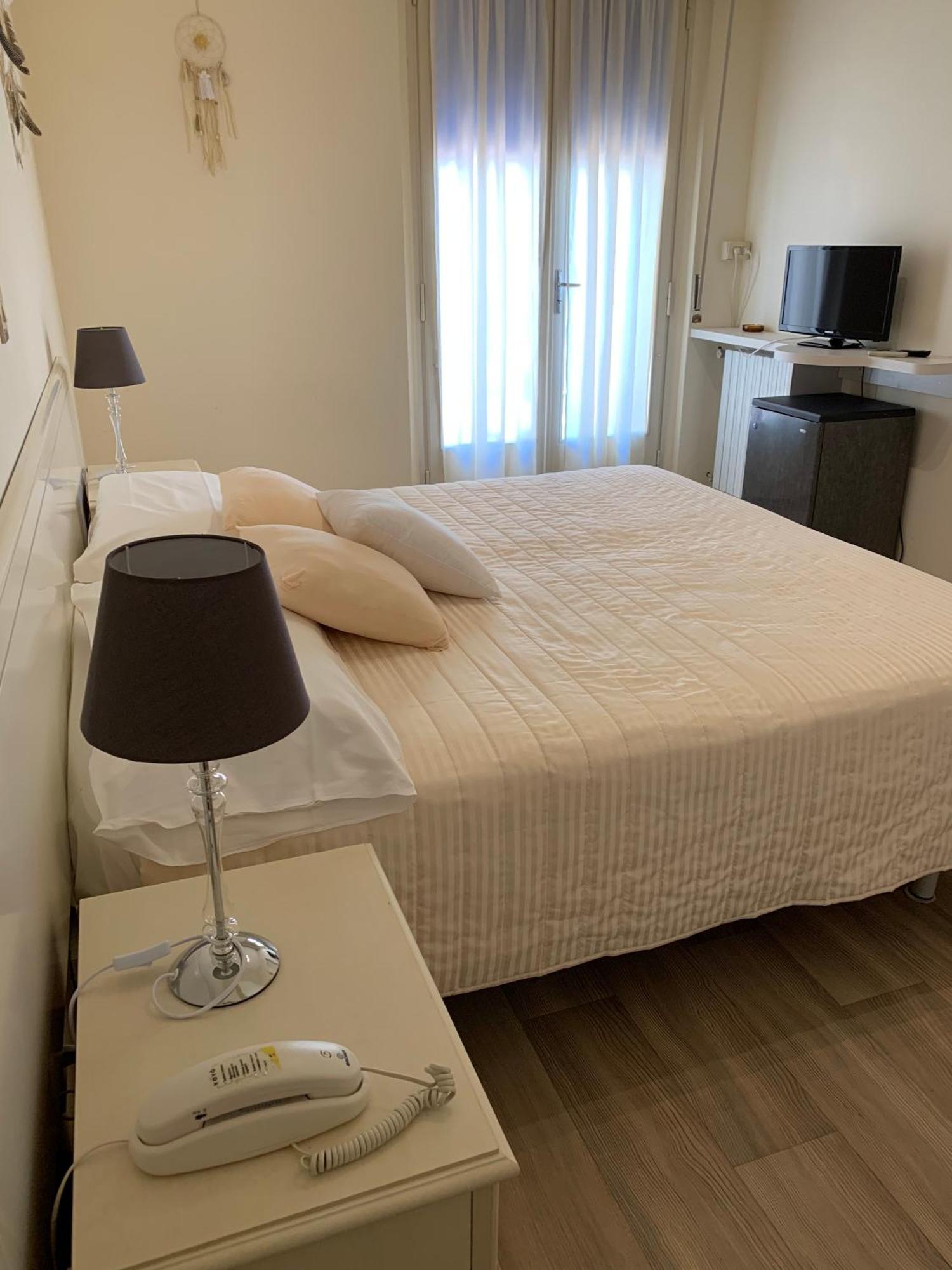 G&D Hotel Deanna Pool&Brunch Milano Marittima Room photo