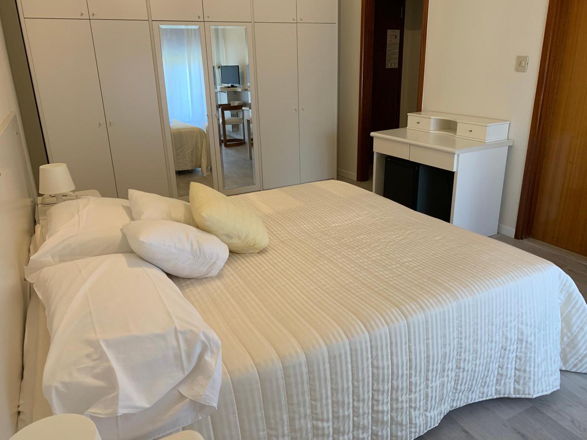 G&D Hotel Deanna Pool&Brunch Milano Marittima Room photo