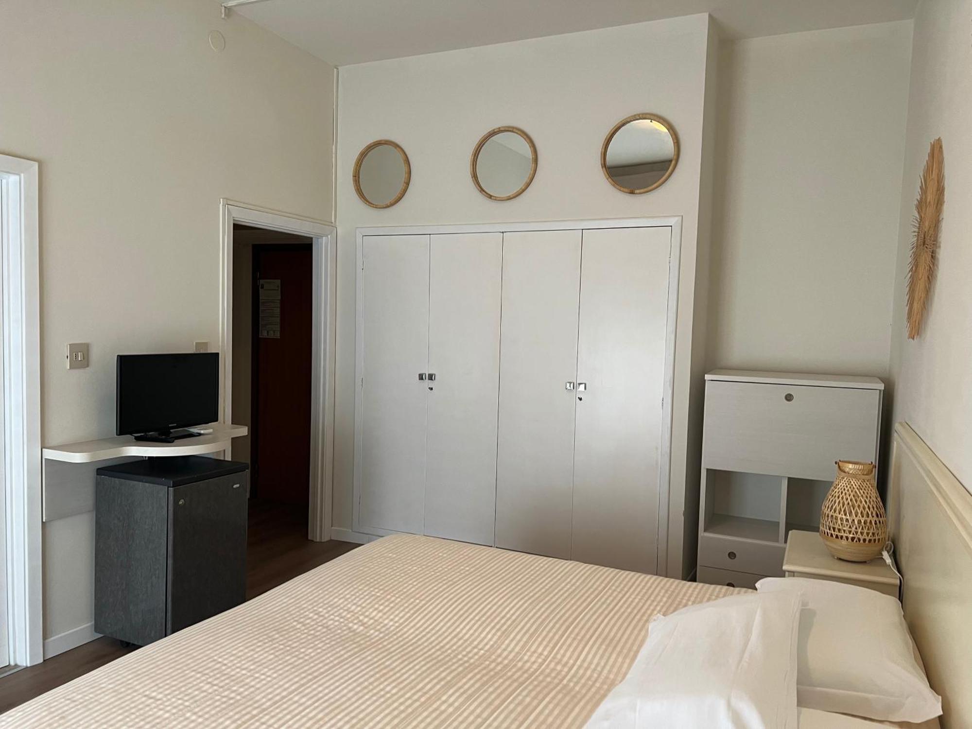 G&D Hotel Deanna Pool&Brunch Milano Marittima Room photo
