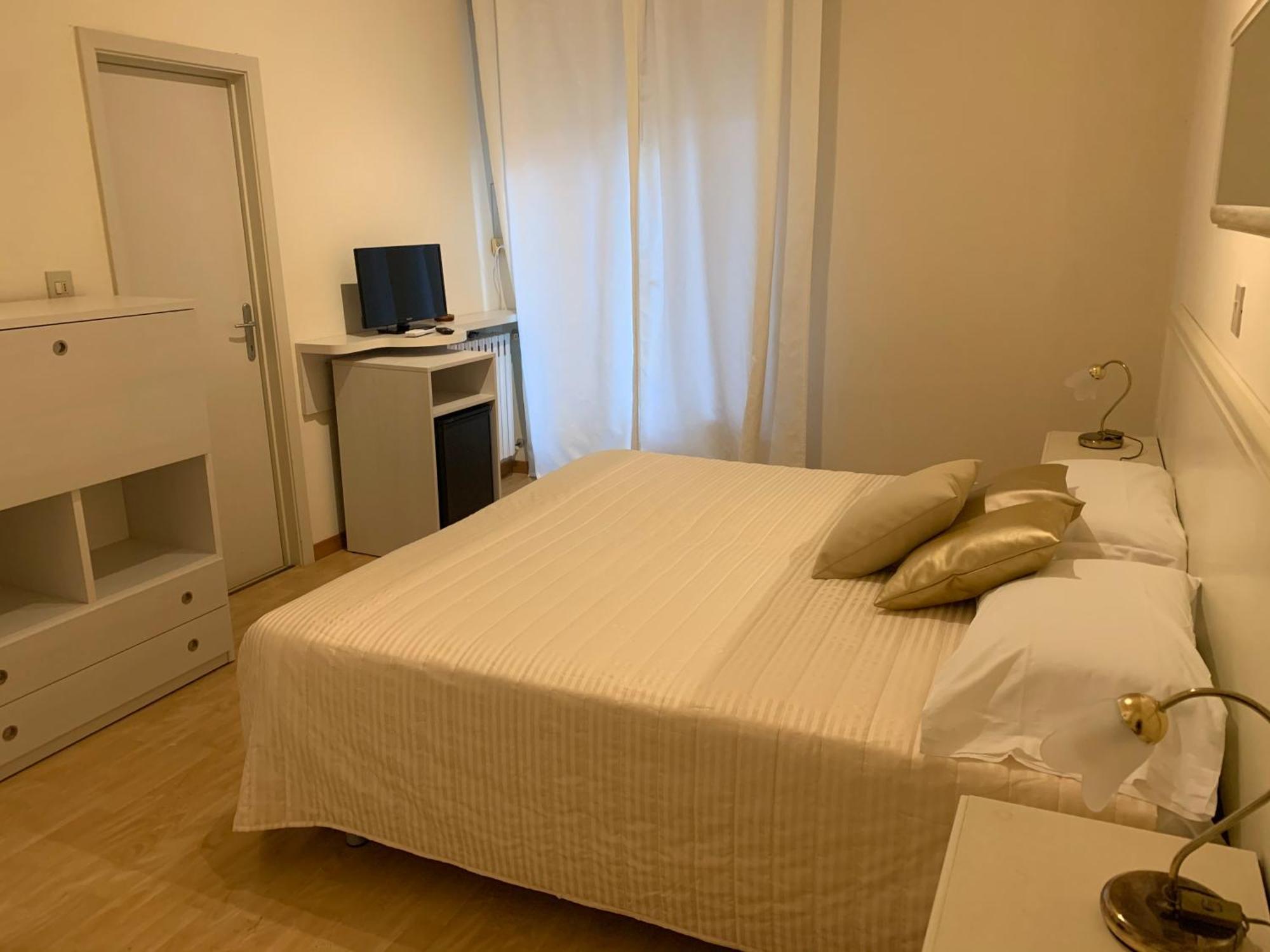 G&D Hotel Deanna Pool&Brunch Milano Marittima Room photo